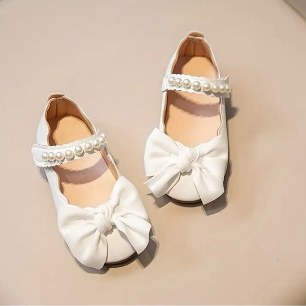Elegant White dress shoes